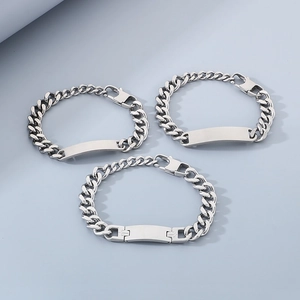 Polished stainless steel ID curb chain bracelet set with blank customizable engraving plates