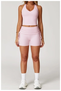 Detail der hellrosa Yoga-Shorts mit verstellbarem Kordelzug und hohem Taillenbund