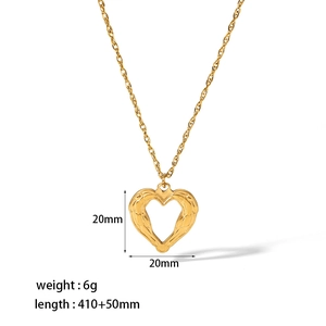 Collier cœur de luxe en acier inoxydable plaqué or 18 carats avec pendentif ailes
