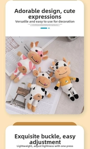 Dettaglio di ciondoli a forma di mucca in peluche rosa, arancione e nero con cinturini