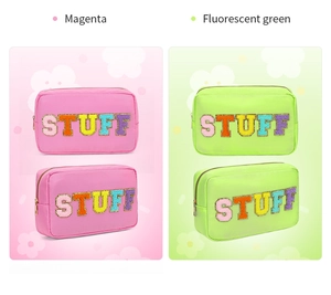 Vue détaillée des trousses à maquillage Magenta et Vert Fluo avec lettrage STUFF