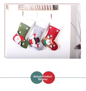 Détail du lot de 3 chaussettes de Noël à LED avec motifs Père Noël, Bonhomme de neige