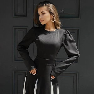 Robe midi noire chic à manches bouffantes avec ourlet blanc et taille cintrée