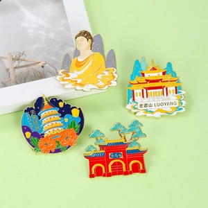 Détail de magnets en émail coloré avec les monuments de Luoyang sur fond vert