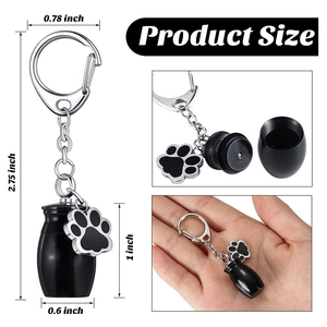 Μπρελόκ μαύρη τεφροδόχος κατοικίδιων με πατούσα με πατούσα με μενταγιόν πατούσα και λεπτομέρειες μεγέθους
