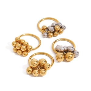 Anello minimalista in acciaio inossidabile con perle a grappolo in oro e argento