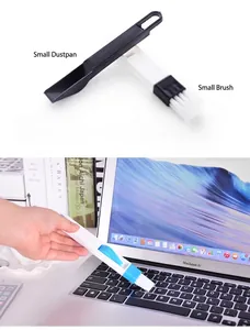 Détail d'une brosse de nettoyage 2-en-1 avec mini pelle pour rainures de fenêtres