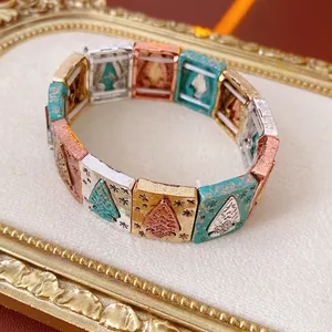 Vintage bohemian square stretch bracelet with arrow relief in colorful metal finishes