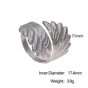 Detailed macro view showing a 11mm wing-shaped opening ring with size specifications
