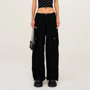 Pantalon cargo noir pour femme avec coupe large, cordon et logo de croix signature