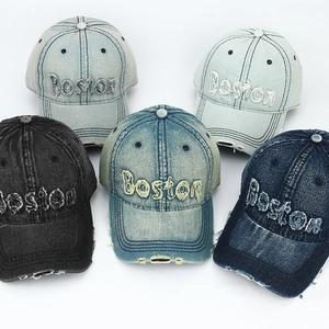 Details von verwaschenen Denim-Baseballkappen mit Boston-Stickerei in fünf Waschungen
