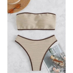 Set bikini due pezzi senza spalline beige con trama ondulata e dettagli marroni