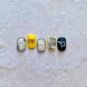 5D Nagelaufkleber im japanischen Stil mit You & Me Schriftzug und Graffiti-Design