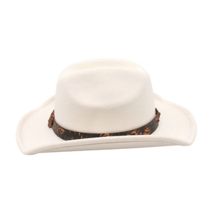 Dettaglio cappello da cowboy bianco in lana con fascia decorativa marrone a motivi retrò