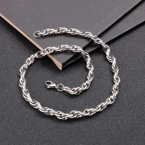 Collier chaîne torsadée 7mm pour homme en acier inoxydable argenté avec fermoir mousqueton