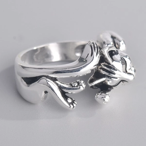 Macro shot of 925 silver cat ring showing intricate fur texture and vintage bell detail