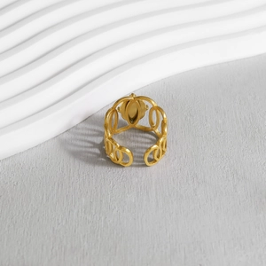 Anello regolabile in acciaio inossidabile dorato con cerchi intrecciati e trifoglio