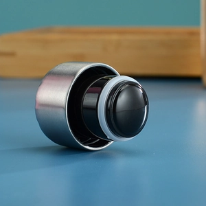 Detailed close-up of the metal lid featuring a black plastic core and white silicone seal