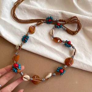 Chaîne de taille bohème faite main avec perles en bois, coquillages et cordon tressé