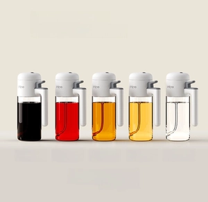 Lot de 5 flacons doseurs en verre pour huile, sauce soja et vinaigre dans une cuisine