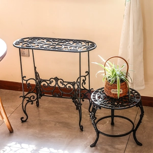 Nordisches Blumenständer-Set aus schwarzem Schmiedeeisen mit Vintage-Hohlmustern