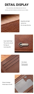 Détail macro du portefeuille en cuir marron montrant coutures et fentes de cartes