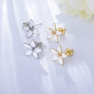 Elegant 925 sterling silver flower stud earrings set in gold and silver finish