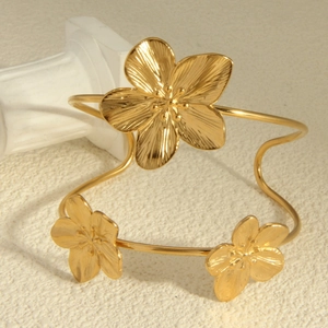 Luxurious gold stainless steel open bangle featuring three detailed 3D flower designs