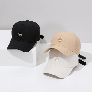 Casquettes de baseball respirantes pour enfants avec broderie en noir, beige et blanc