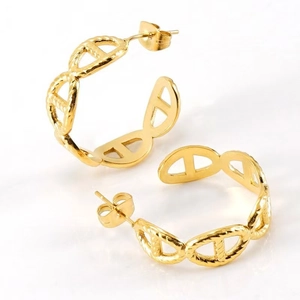 French style 18K gold plated C-shaped earrings with textured anchor chain design