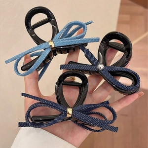 Lot de pinces à cheveux avec nœuds en denim bleu élégant et détails métalliques