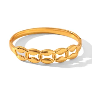 Detail view of 18k gold plated hollow chain link bangle with size and weight specs