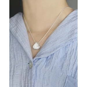 Minimalist S925 sterling silver shell pendant necklace with sleek snake chain for women