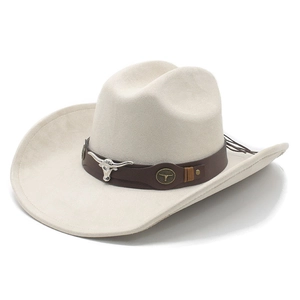 Chapeau de cowboy en daim blanc cassé avec ruban en cuir et ornement tête de taureau