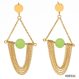 Boucles d'oreilles dorées à pampilles avec perle verte et franges de chaînes fines