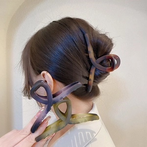 Matte acrylic hair claw clips in tortoiseshell and gradient colors for thick hair