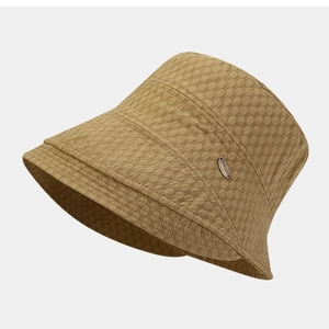 Khaki seersucker bucket hat with bubble texture and side metal logo for sun protection