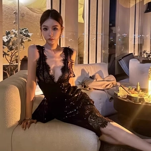 Robe sexy à paillettes noires avec dentelle et coupe moulante pour soirées habillées