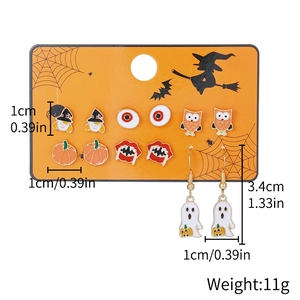 Halloween Ohrring Set mit Kürbis Totenkopf und Spinne Motiven auf orangefarbenem Karton