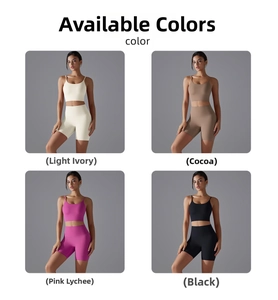 Griglia a quattro colori che mostra il set yoga in avorio, cacao, rosa e nero