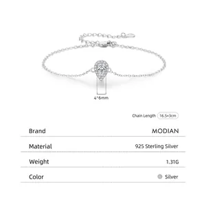 Bracelet élégant en argent sterling 925 avec pendentif goutte en zircon sur fond blanc