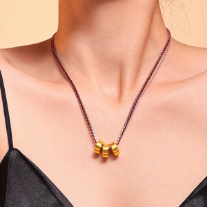 316L titanium steel necklace with red zircon pavé and three golden cylindrical pendants