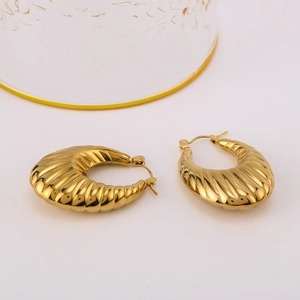 Chic 18K gold plated U-shaped stainless steel earrings with spiral textured pattern