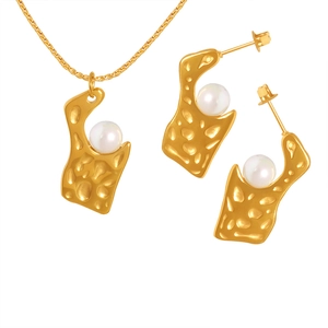 Parure collier doré texturé et boucles d'oreilles perles style français pour femme