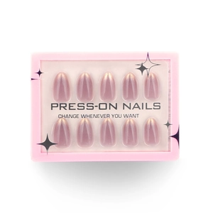 Faux ongles amande courts avec dégradé nude rose et finition nacrée dorée élégante