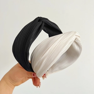 Damen Plissiertes Stoff Haarband Breite Krempe Geknotetes Kreuz Design Französisch Eleganter Haarschmuck