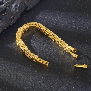 Detail of gold Byzantine chain bracelet featuring a secure screw horseshoe clasp mechanism