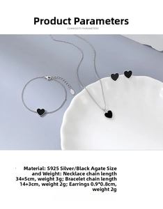 Detailansicht des Schmucksets aus S925 Silber und schwarzem Achat mit Herzanhänger
