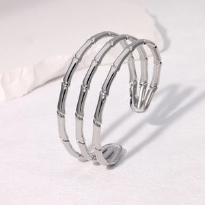 Bracelet manchette multicouche argenté en acier inoxydable avec texture de bambou
