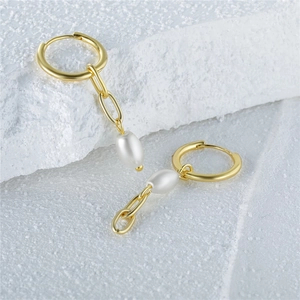 Detailed close-up of S925 silver gold-plated huggie earrings with chain pearl drops